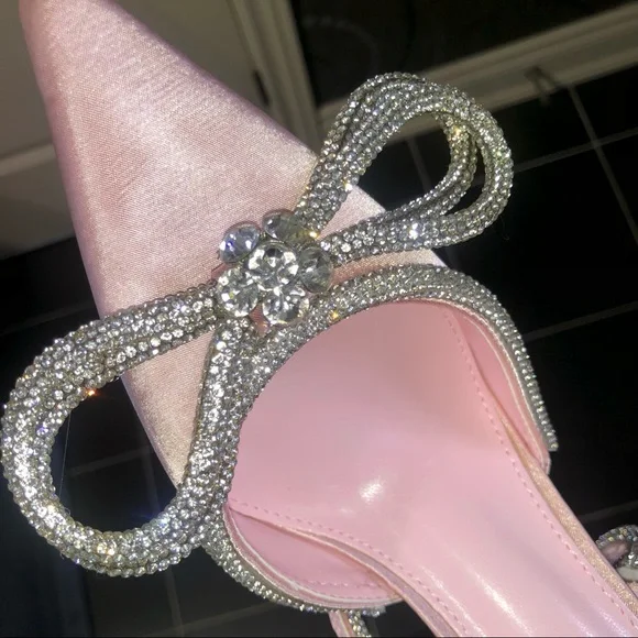 Bow heels - Picture 7 of 9